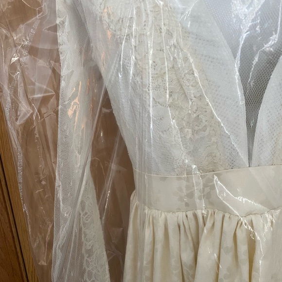 IVORY Lace & Silk Jacquard Wedding Dress - Picture 10 of 12